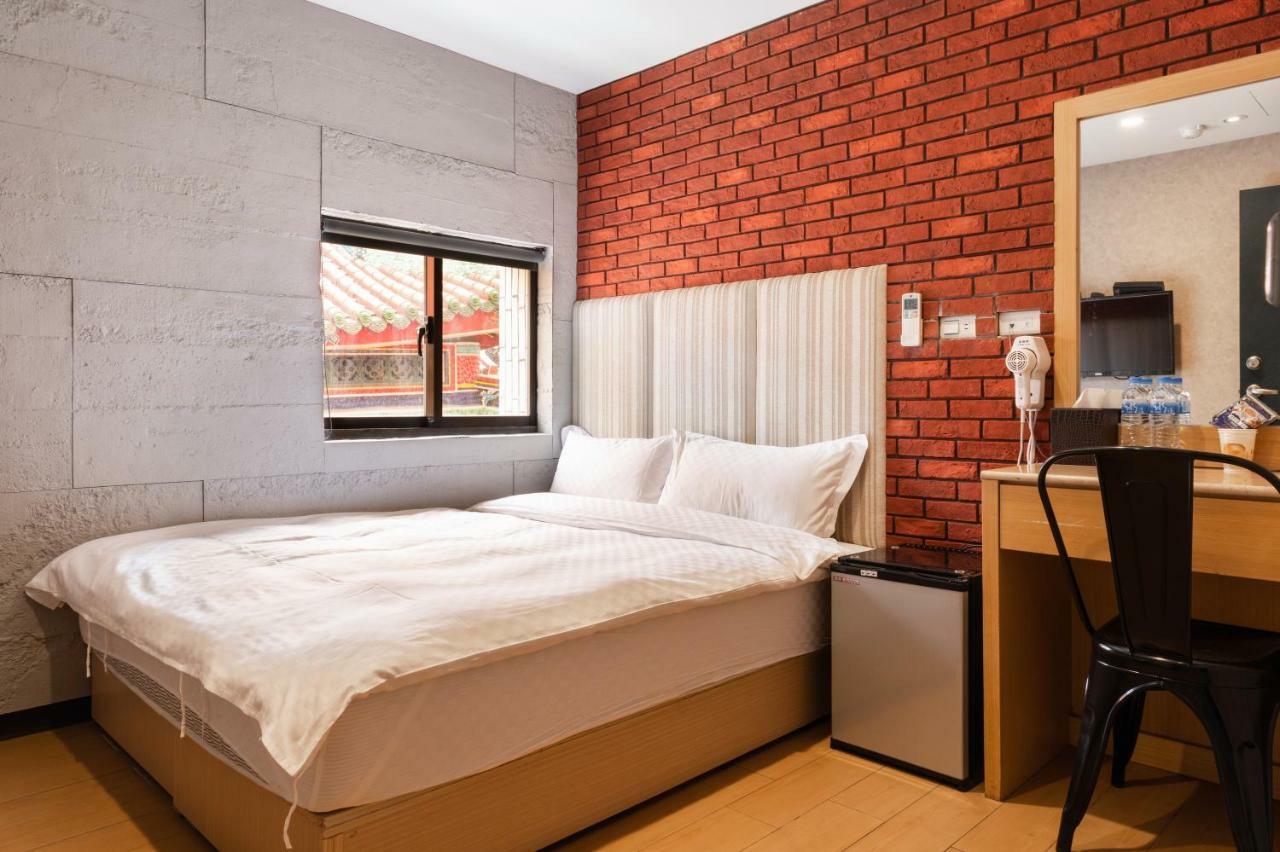 Longshan Inn ไทเป ภายนอก รูปภาพ